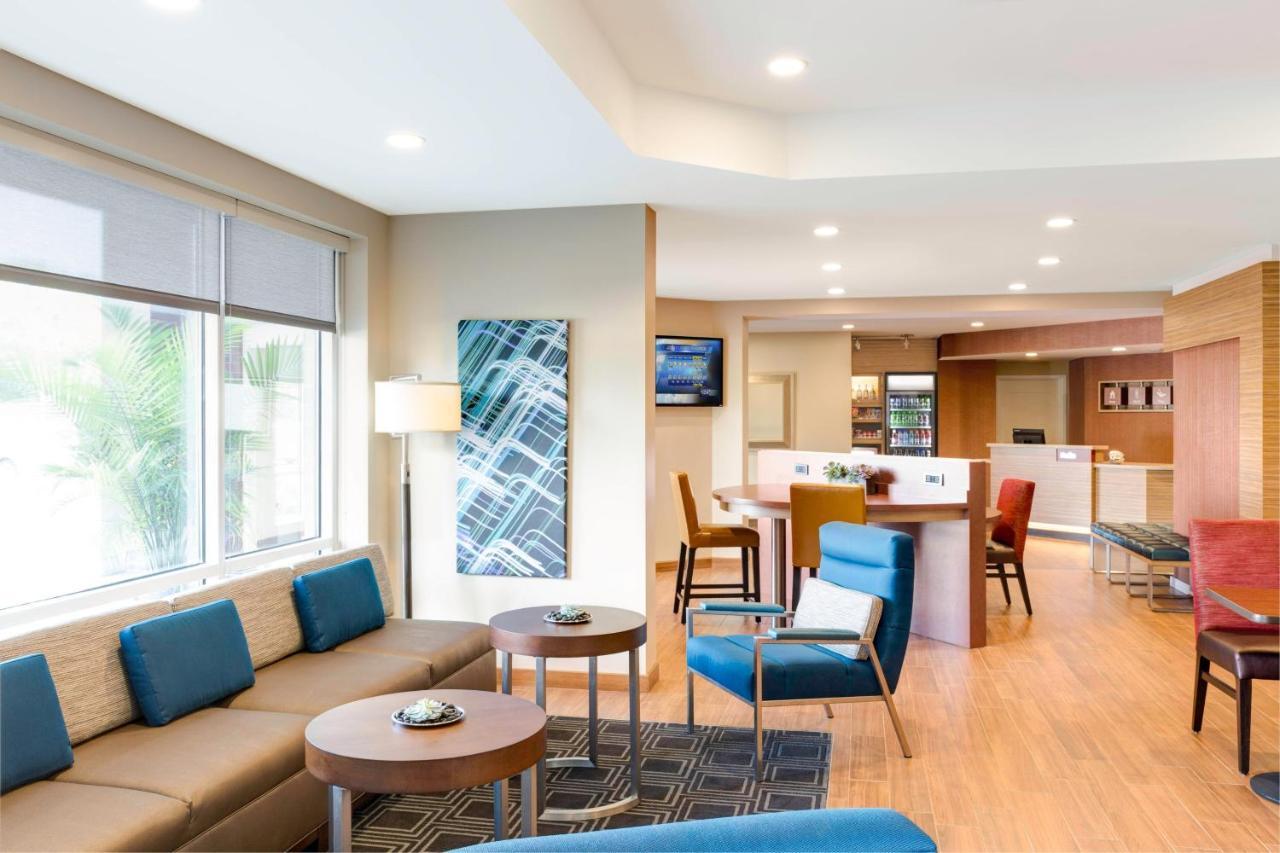 Towneplace Suites By Marriott Grand Rapids Airport Southeast Cascade Exterior foto
